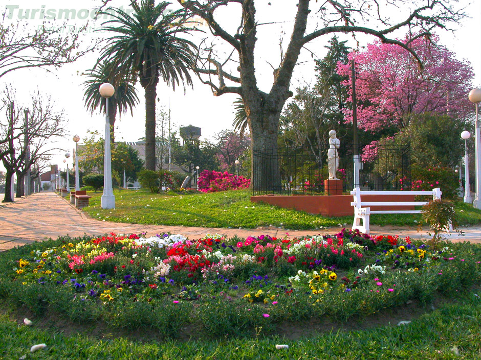 Plaza Urquiza - Imagen: Turismoentrerios.com