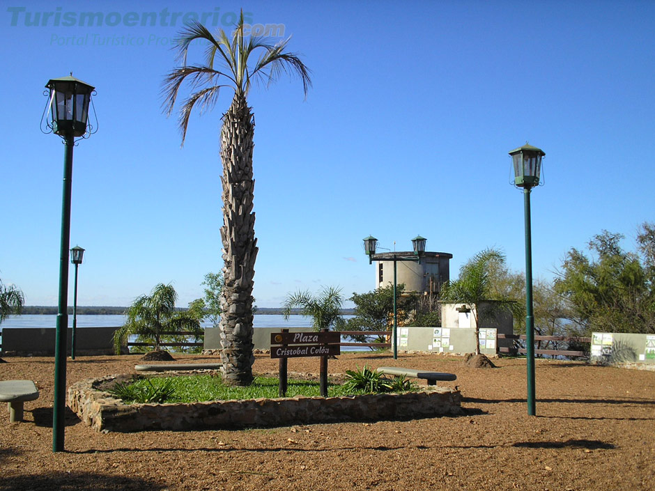 Plaza Cristobal Coln - Imagen: Turismoentrerios.com