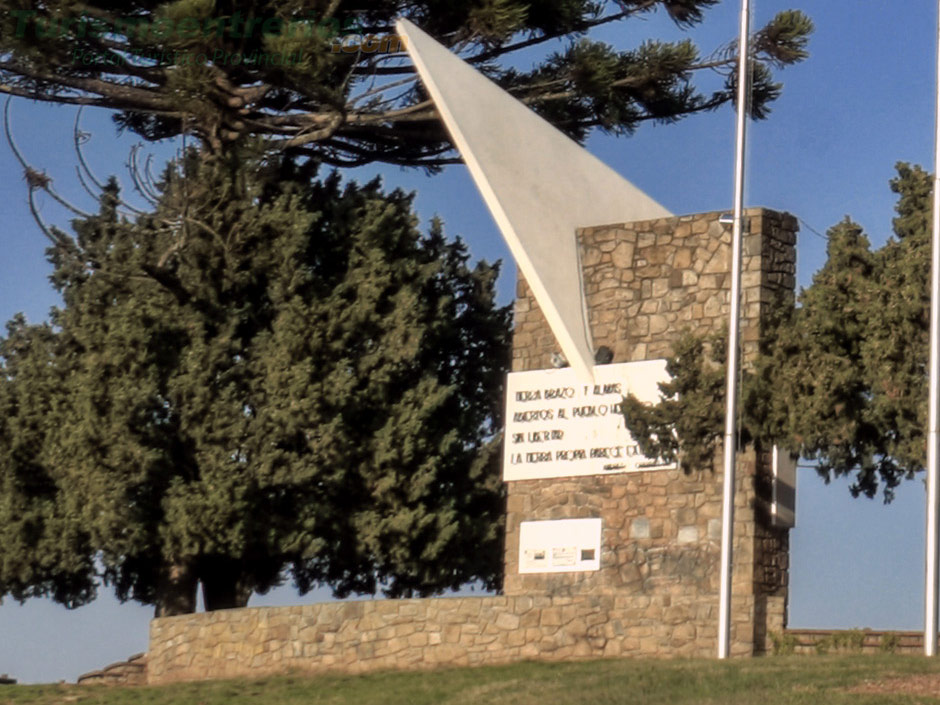 Monumento al Éxodo del Pueblo Oriental