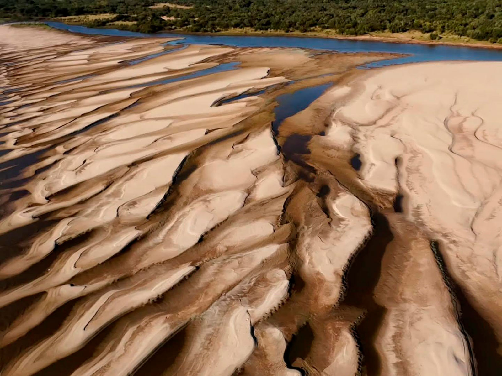 Paseos N�uticos y Bancos de Arena - Imagen: Oficina de Turismo de Pueblo Liebig