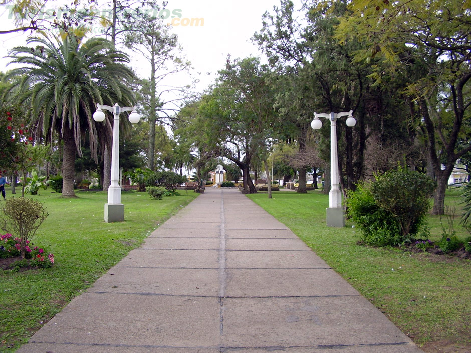 Plaza 25 de Mayo - Imagen: Turismoentrerios.com