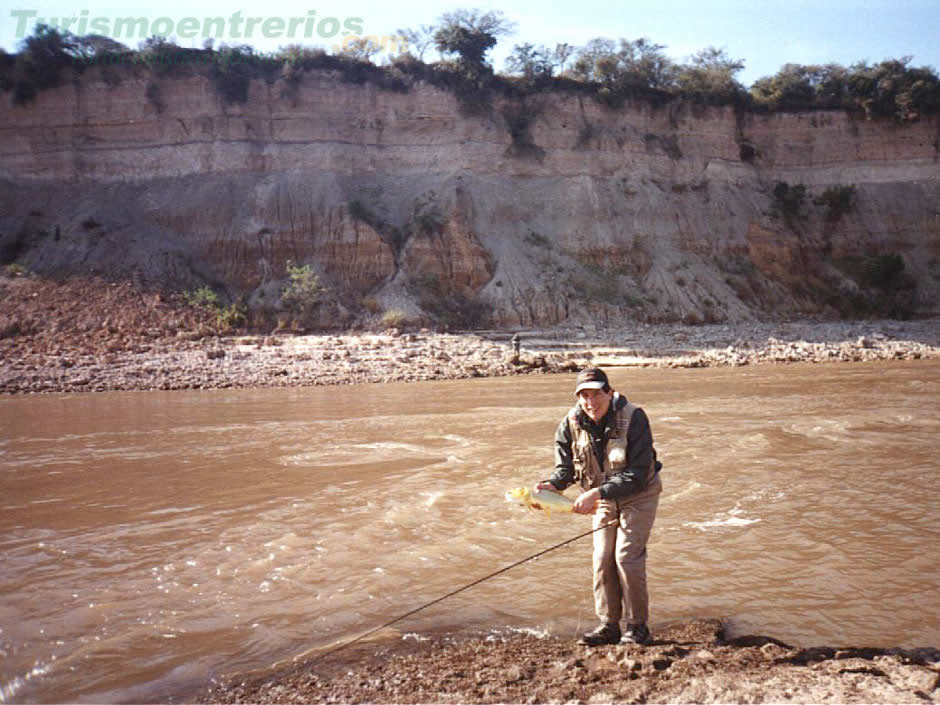 Pesca en el Ro Paran - Imagen: Turismoentrerios.com