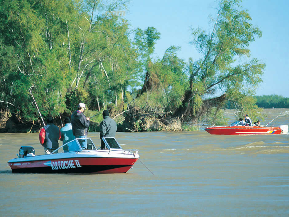 Pesca en el Ro Uruguay - Imagen: Turismoentrerios.com